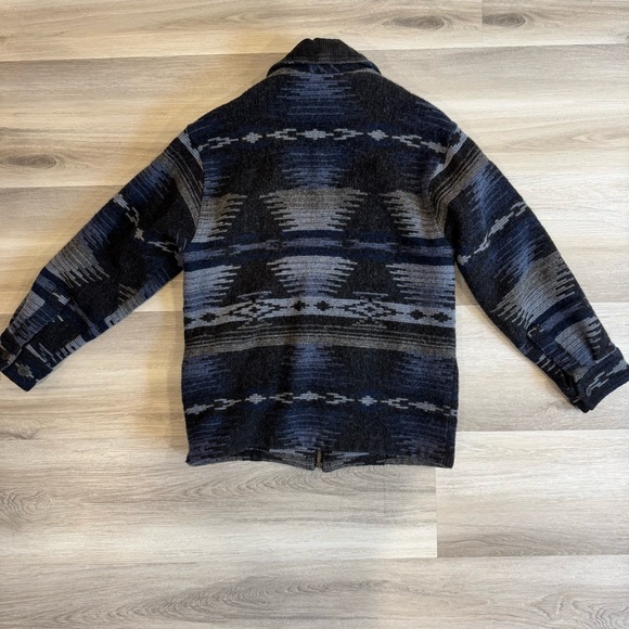 Vintage Woolrich Navajo-style full-zip jacket in an Aztec/southwestern pattern - Picture 6 of 10
